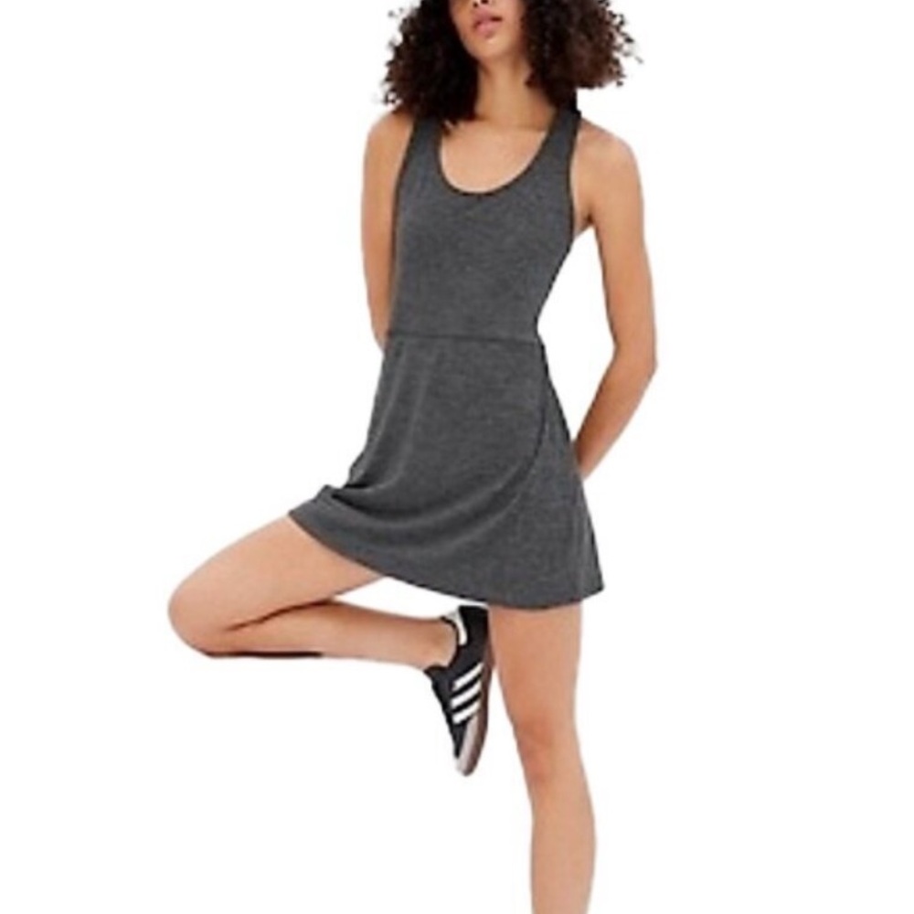 Gap Fit Brushed Tech Jersey Athletic Sporty Dress Size Medium Built In Shorts